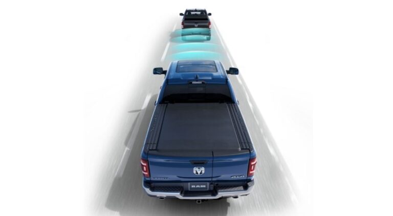 asystent pasa ruchu RAM 1500 przykładowa wizualizacja