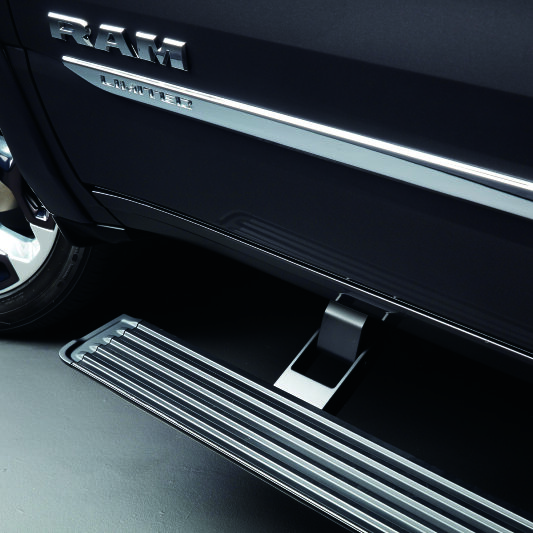 ELEKTRYCZNIE WYSUWANY STOPIEN BOCZNY RAM LARAMIE PREMIUM